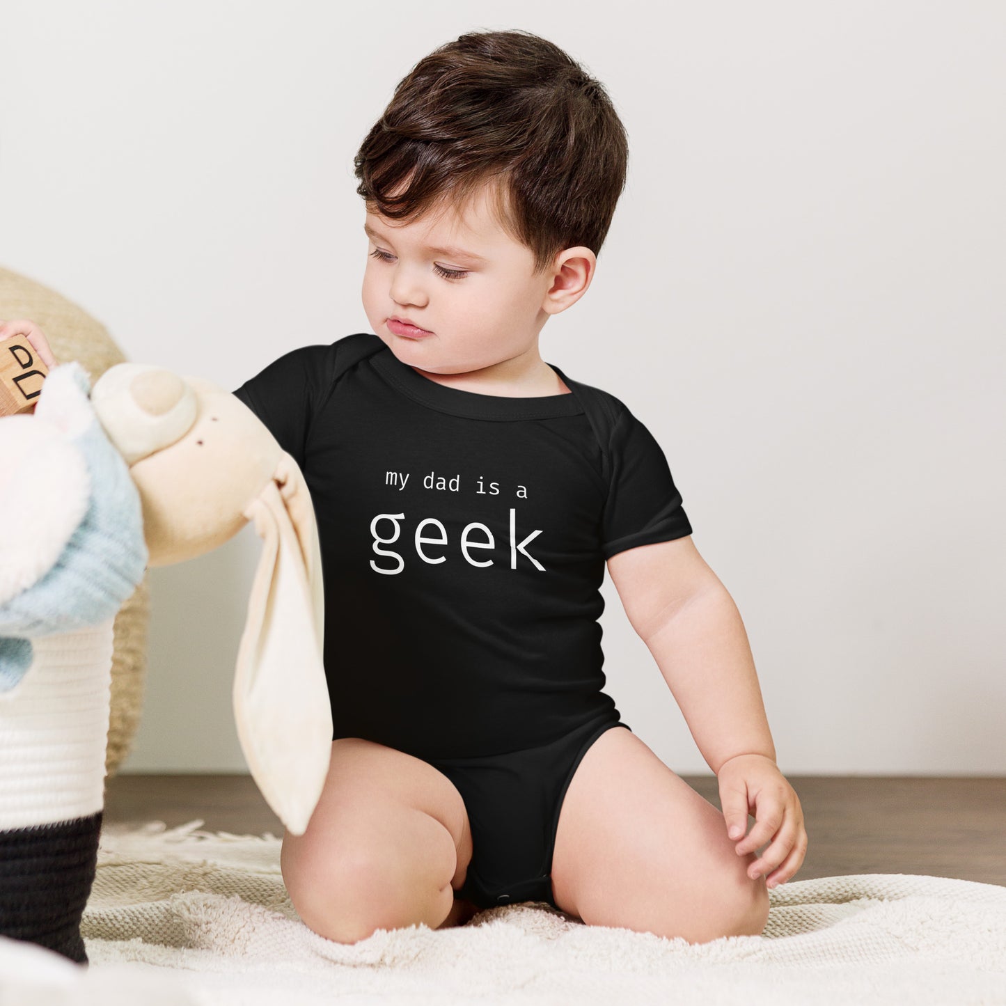 My dad is a geek - White Text - Baby short sleeve one piece